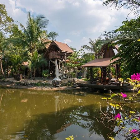 Suankaew​ Art​ Hostel​ شون بوري المظهر الخارجي الصورة