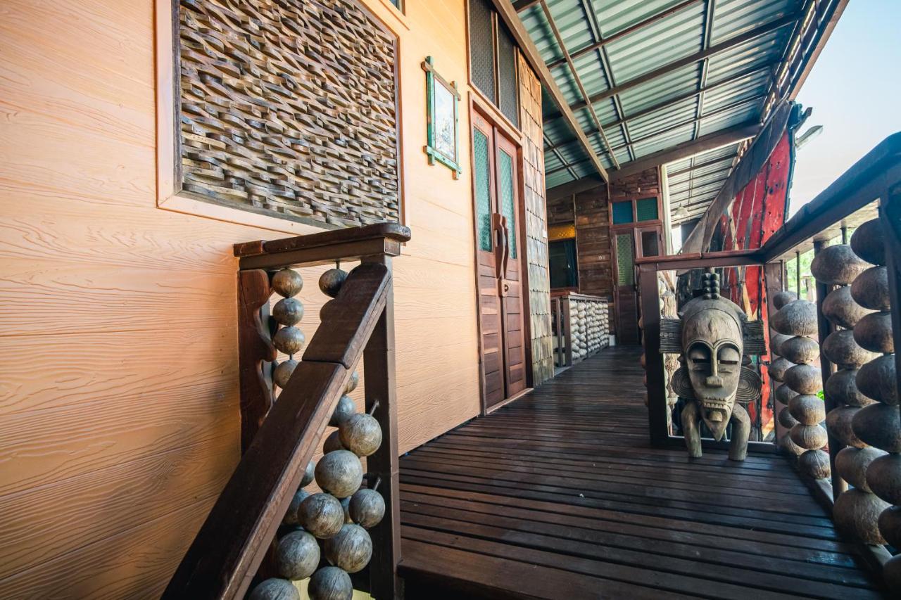 Suankaew​ Art​ Hostel​ شون بوري المظهر الخارجي الصورة