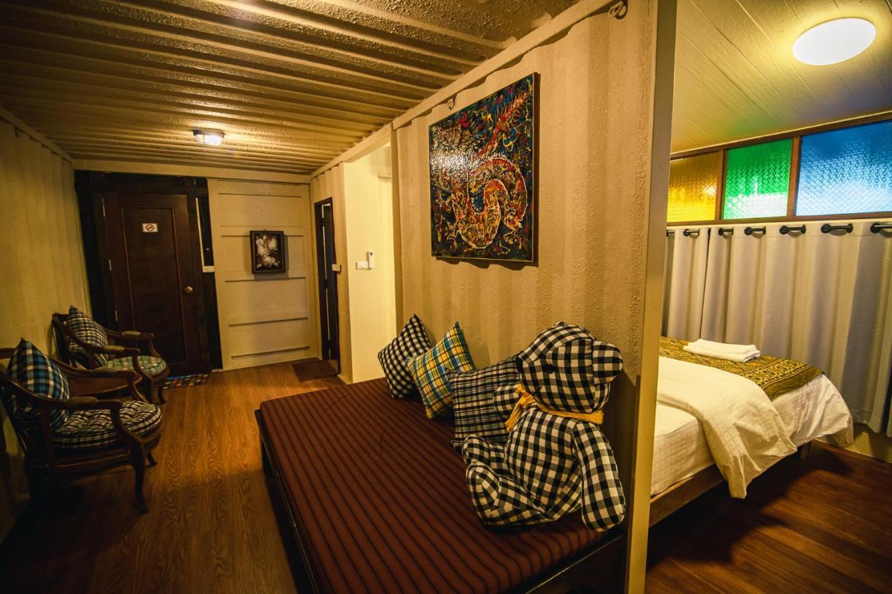 Suankaew​ Art​ Hostel​ شون بوري المظهر الخارجي الصورة