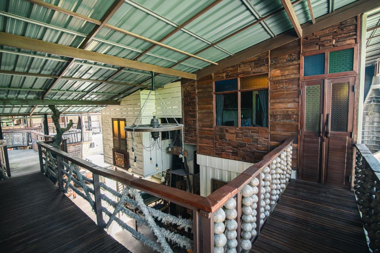 Suankaew​ Art​ Hostel​ شون بوري المظهر الخارجي الصورة