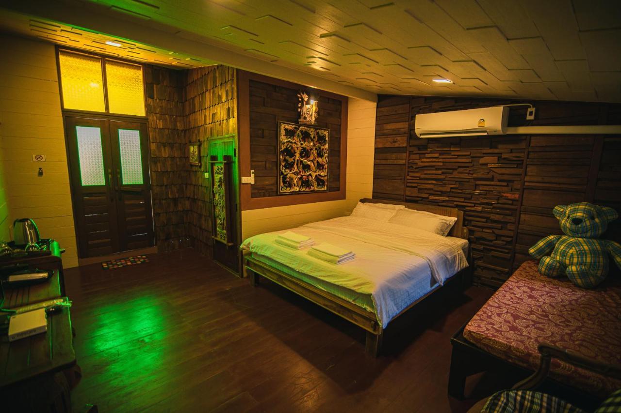 Suankaew​ Art​ Hostel​ شون بوري المظهر الخارجي الصورة