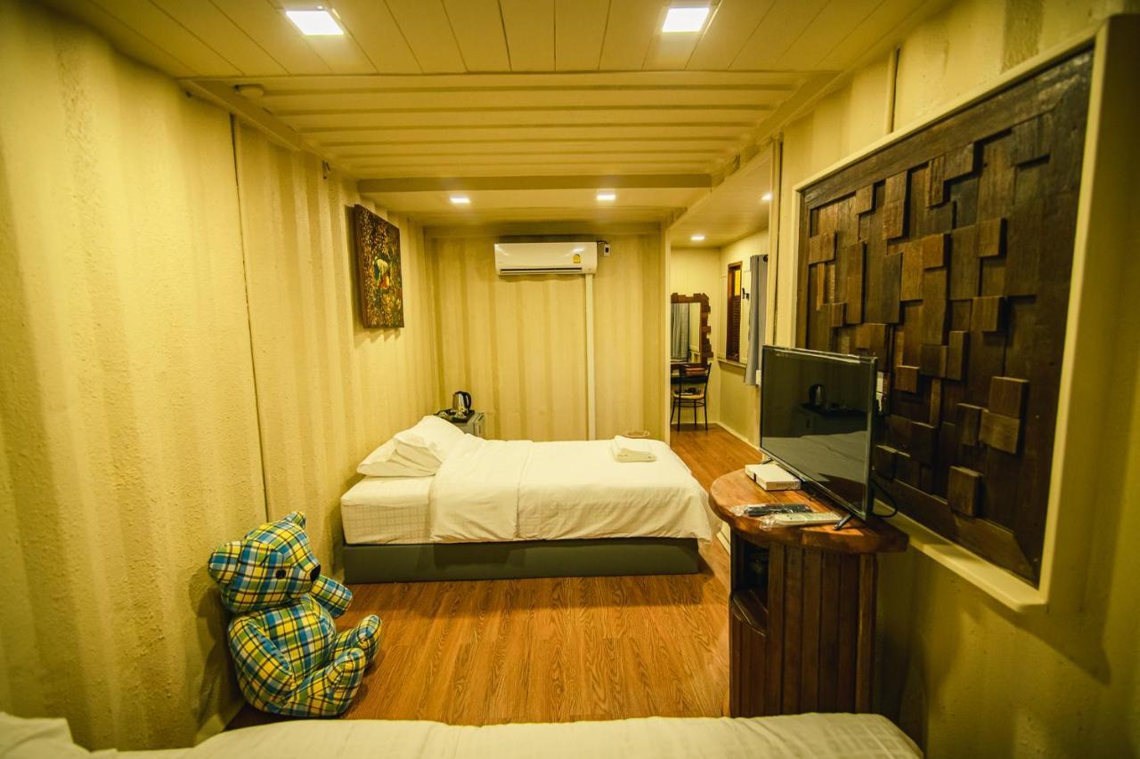 Suankaew​ Art​ Hostel​ شون بوري المظهر الخارجي الصورة