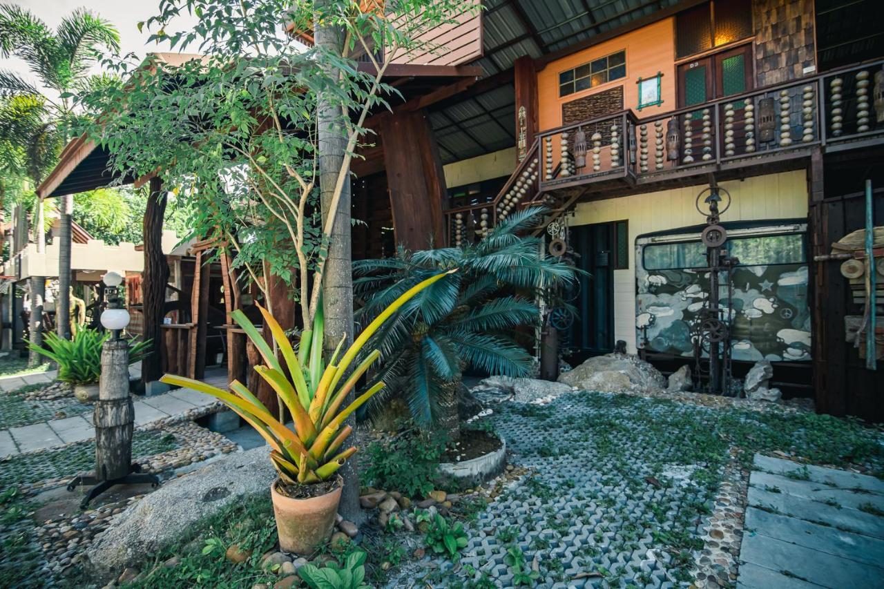 Suankaew​ Art​ Hostel​ شون بوري المظهر الخارجي الصورة